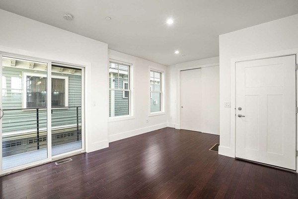 1 bed, 1 bath apartment for rent at 10 Spring Garden St Unit 2, Dorchester — photo 2 of 13