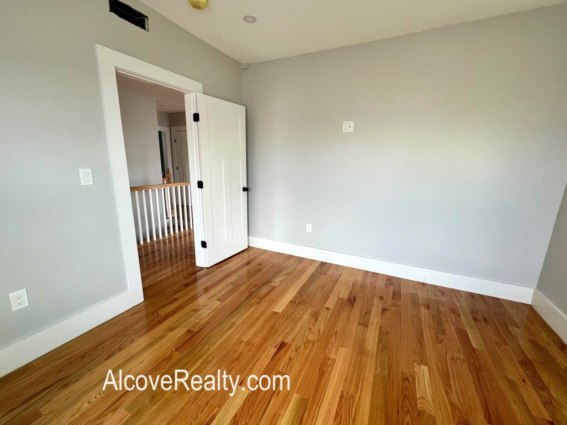6 bed, 2 bath apartment for rent at 42 George St Unit 2, South Medford — photo 3 of 8