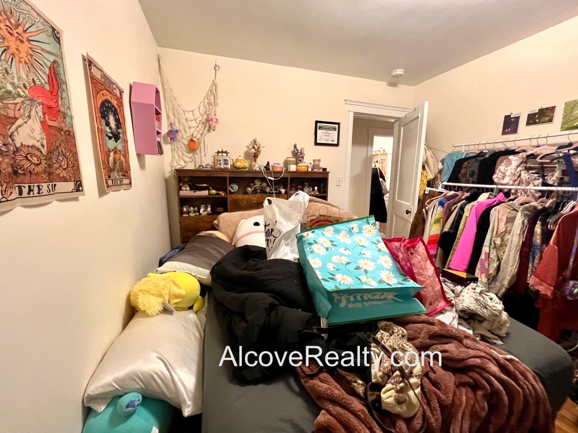 31 Corinthian Rd, Tufts