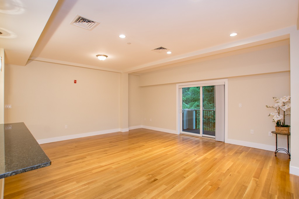 2 bed, 2 bath apartment for rent at 32 Hammond Pond Pkwy , Unit 103, Brookline Hills — photo 4 of 6