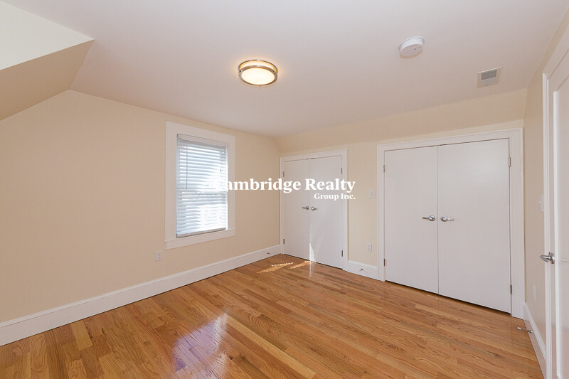 5 bed, 3 bath apartment for rent at 11 Winter Hill Rd Unit 2, South Medford — photo 10 of 29