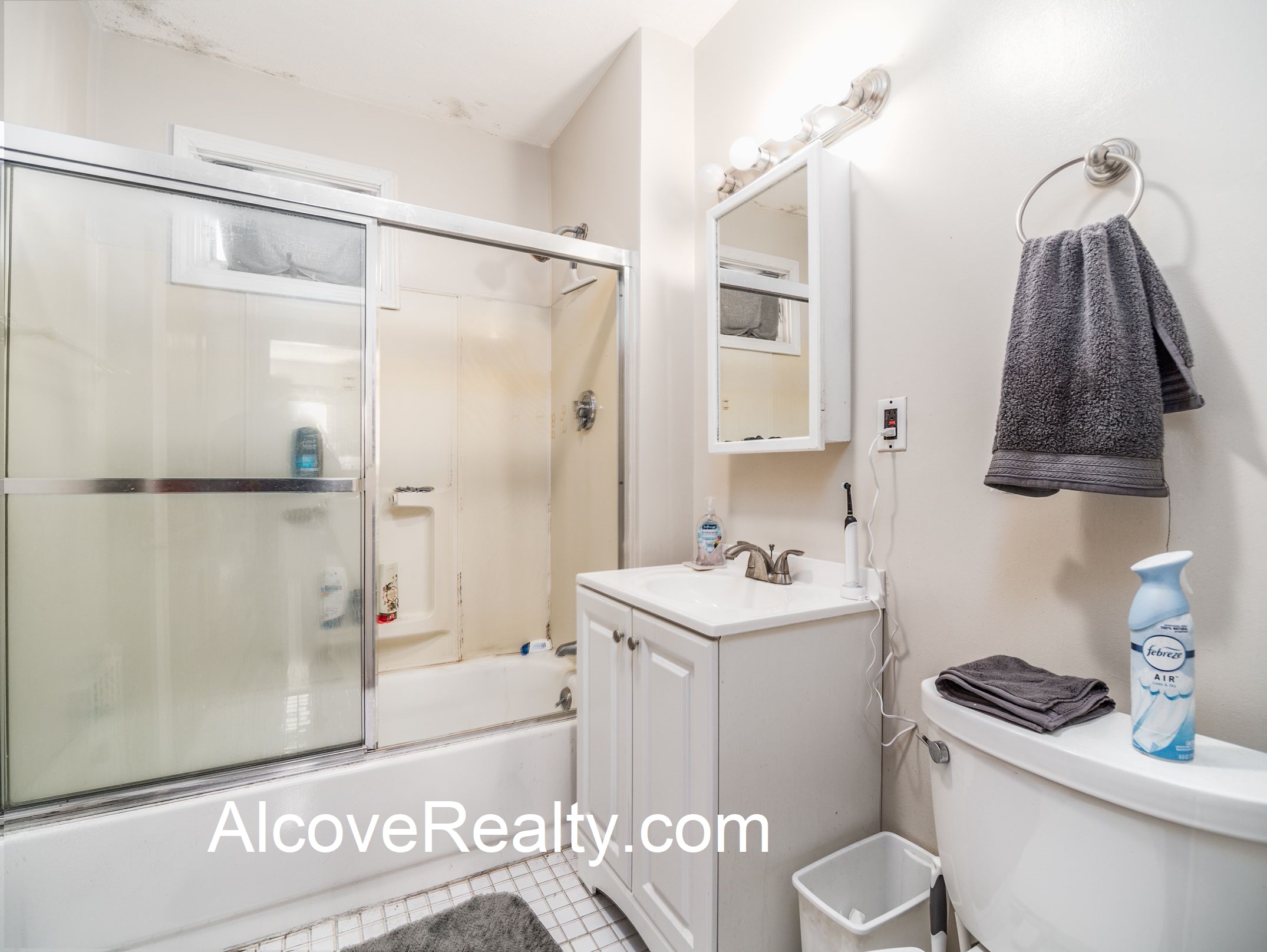 3 bed, 1 bath apartment for rent at 62 Upland Rd Unit 3, Teele Square — photo 10 of 12