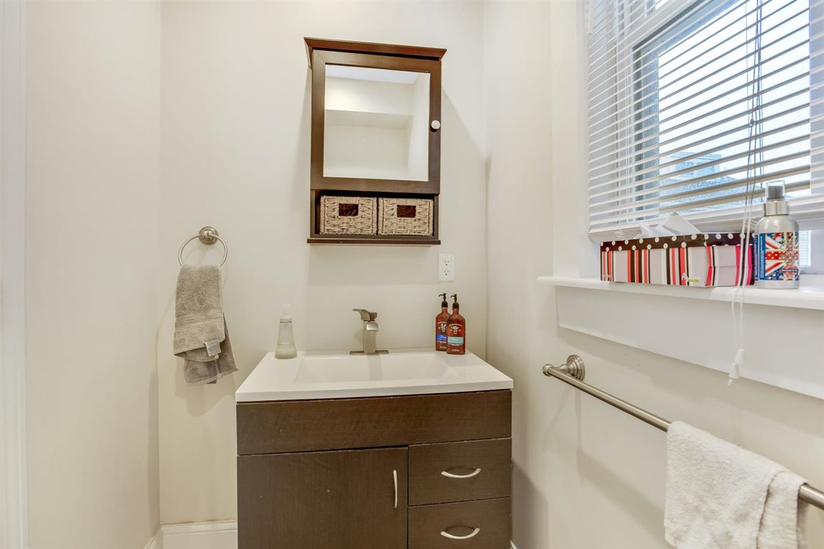 3 bed, 1 bath apartment for rent at 21 Monastery Rd Unit 1, Brighton — photo 11 of 23
