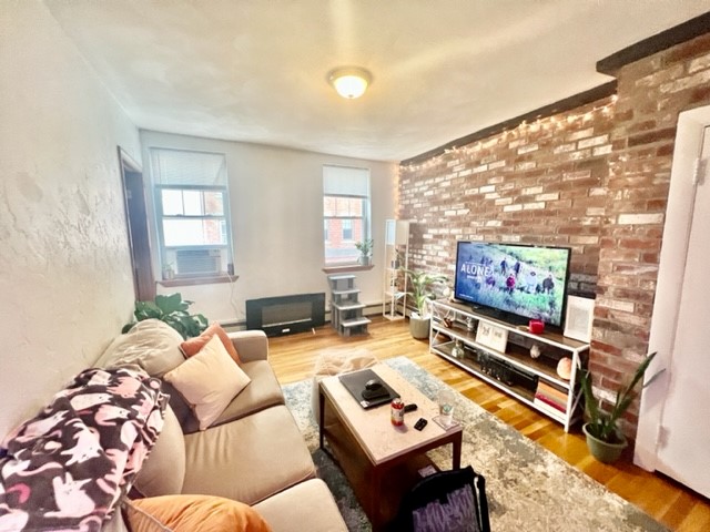 170 Endicott St, North End