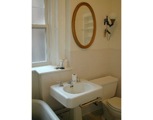 1 bed, 1 bath apartment for rent at 31 Queensberry St Unit 8, Fenway