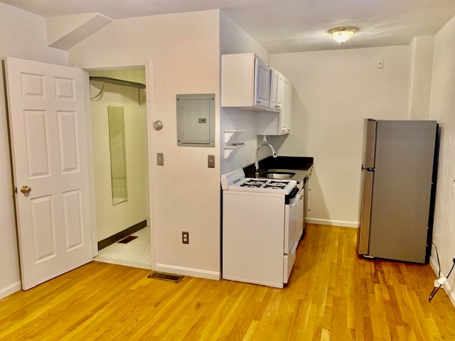 Studio bed, 1 bath apartment for rent at 40 Clark St Unit A, North End — photo 4 of 6