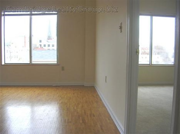 345 Franklin St, Riverside