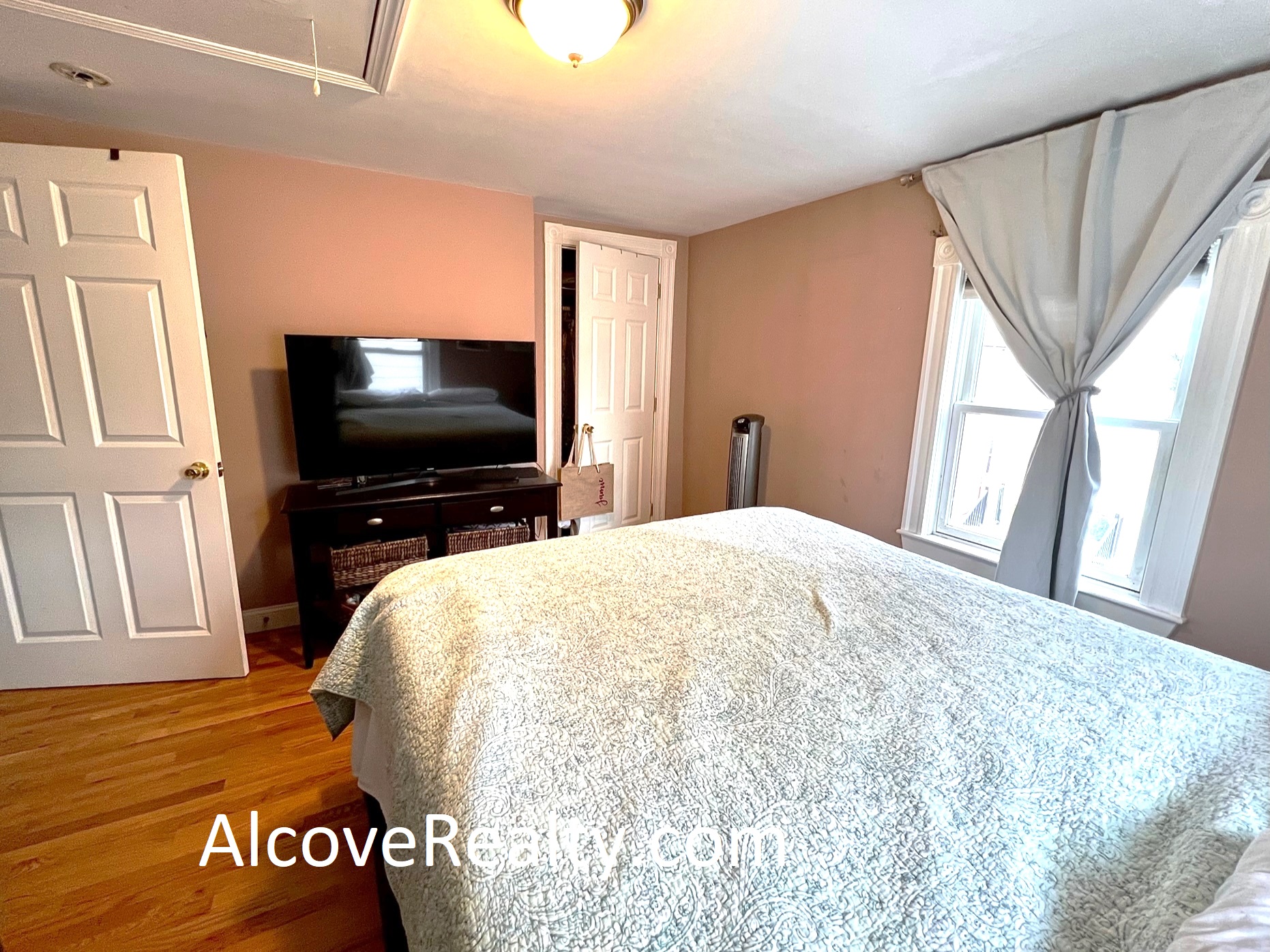 2 bed, 1.5 bath apartment for rent at 12 Fisk Ave Unit 1, Magoun Square — photo 10 of 12