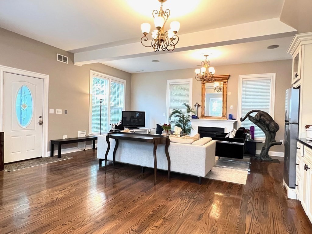 2 bed, 1.5 bath apartment for rent at 826 Watertown St Unit R, Newton — photo 4 of 6
