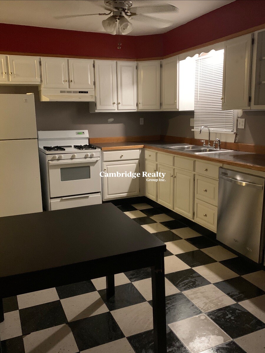 3 bed, 1 bath apartment for rent at 45 Franklin St Unit 1T, East Somerville — photo 10 of 20