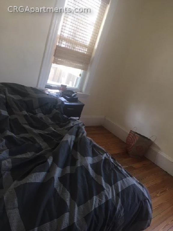 4 bed, 1.5 bath apartment for rent at 24 Harold St Unit 3T, Ward Two — photo 10 of 12