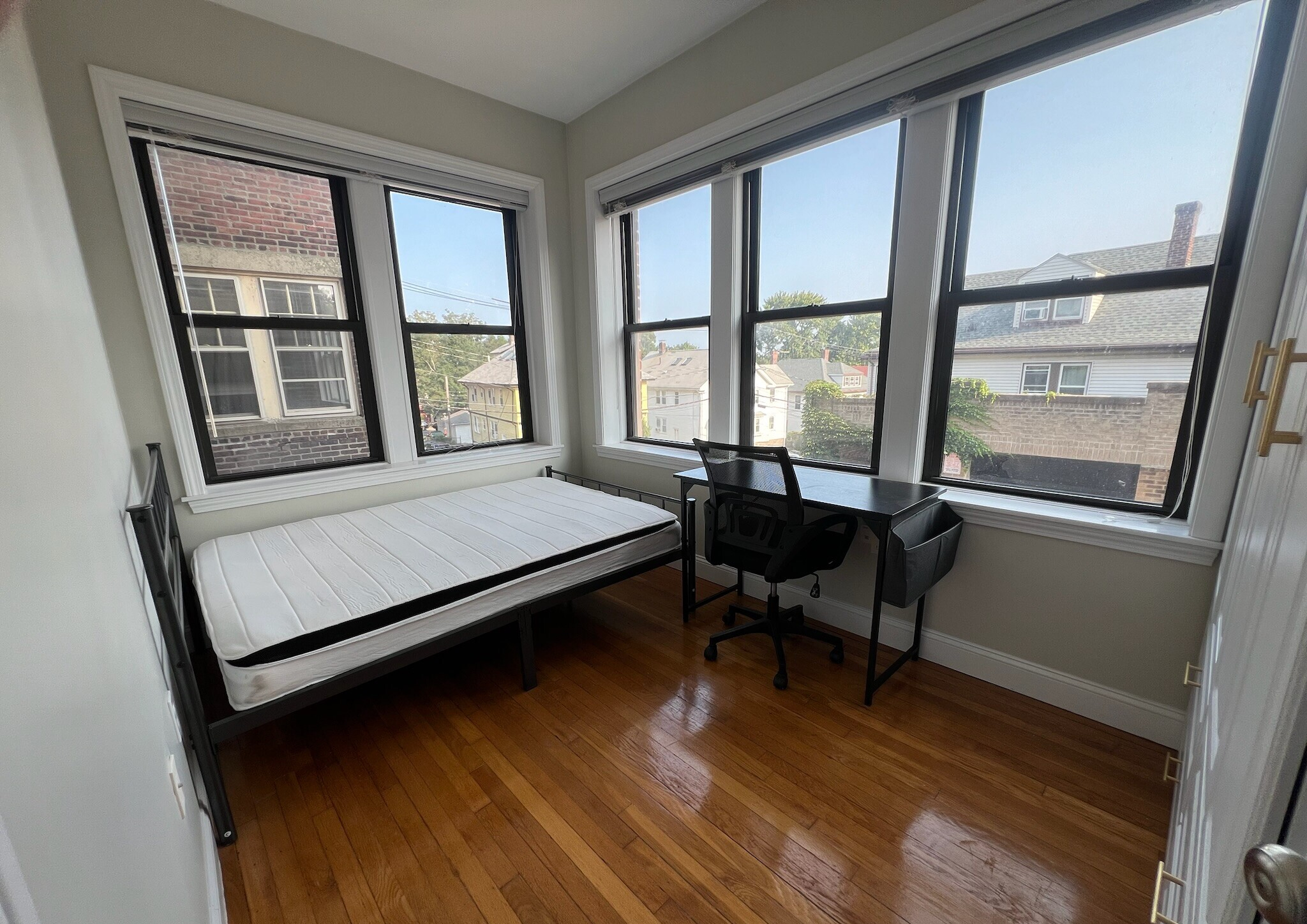 2021 Commonwealth Ave, Brighton