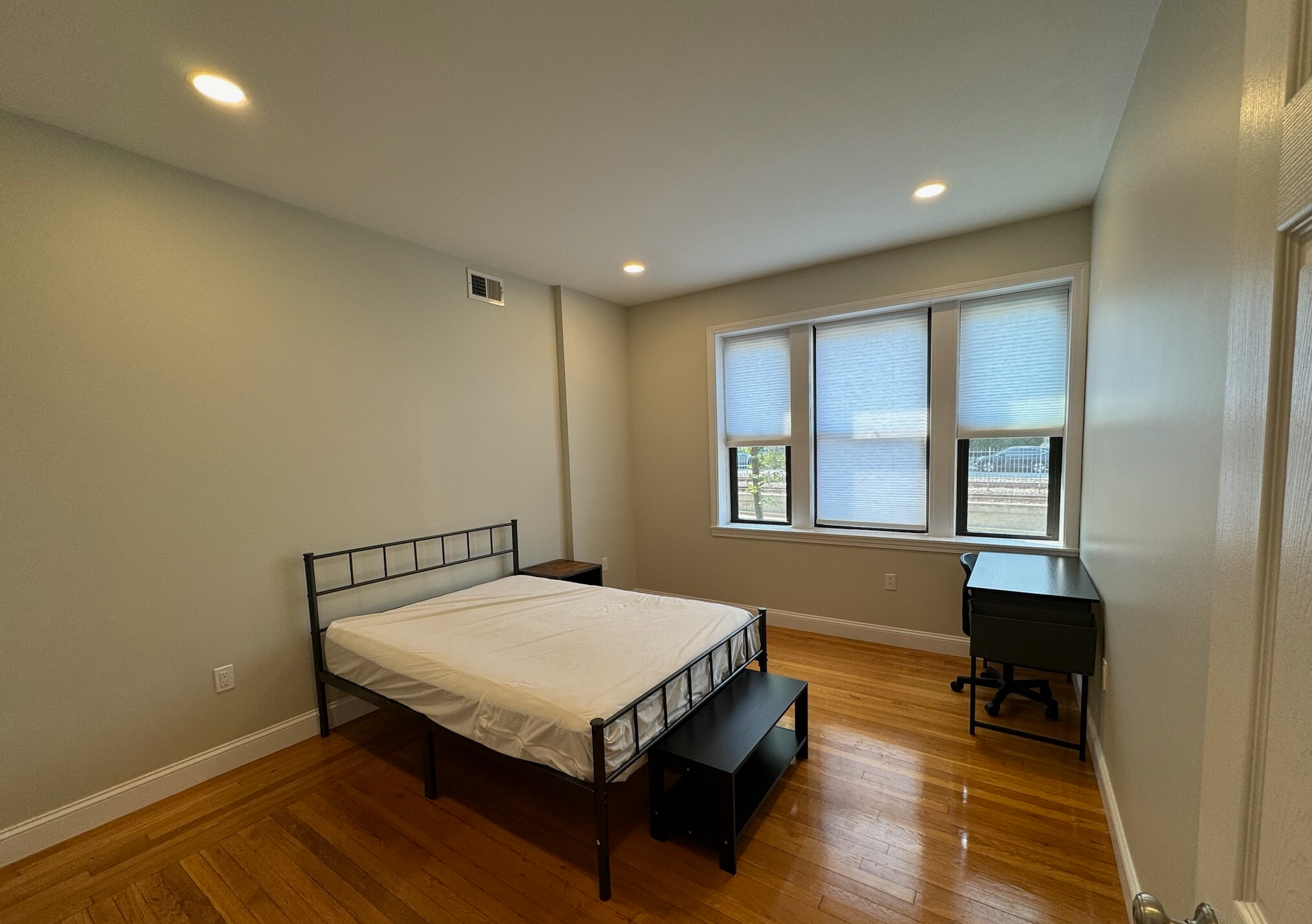 2021 Commonwealth Ave, Brighton