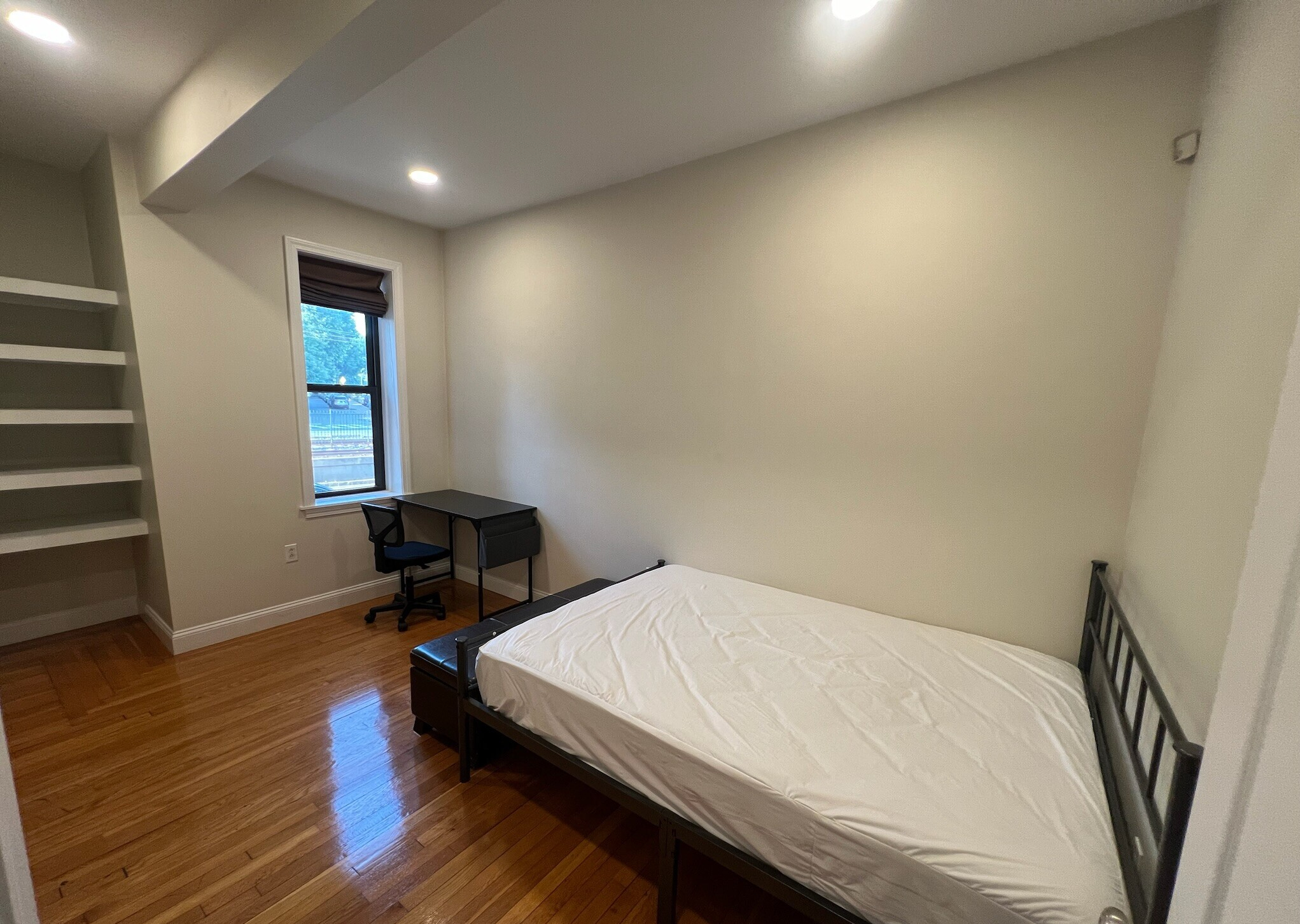 2021 Commonwealth Ave, Brighton