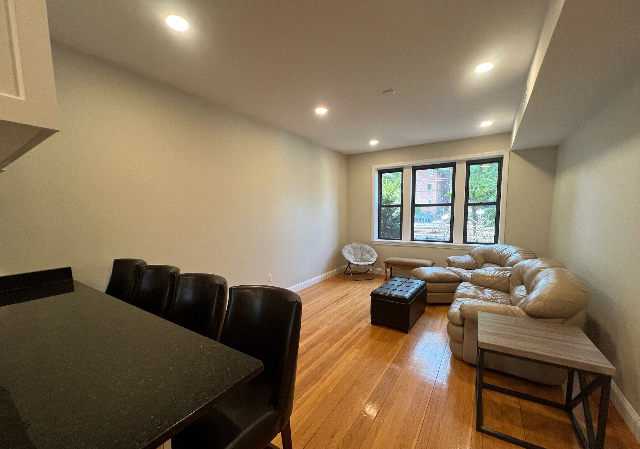 2021 Commonwealth Ave, Brighton