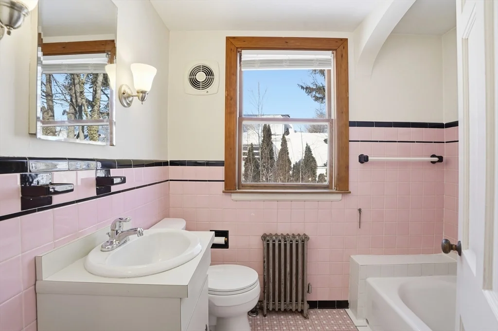 12 Cardinal Rd, Tatnuck