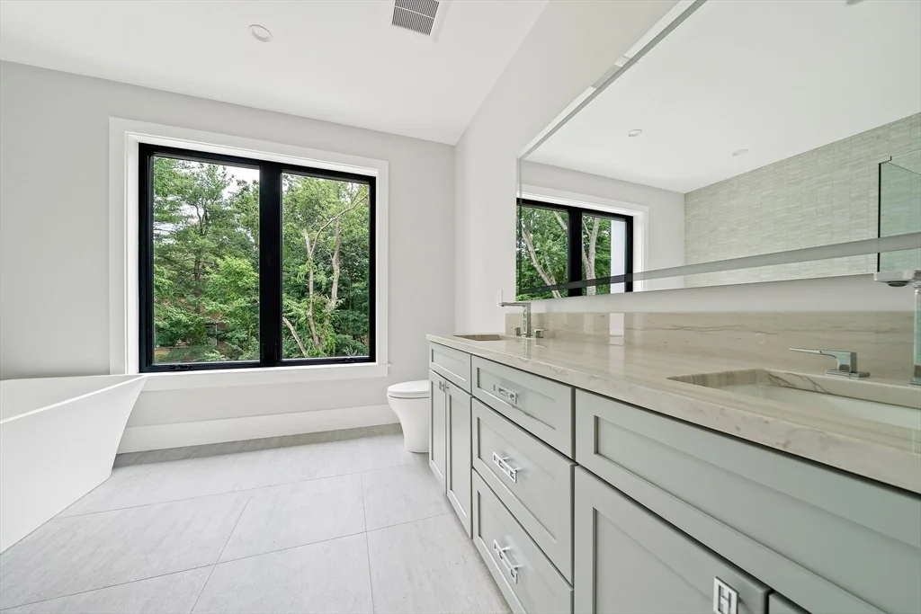 94 Thurston Rd, Newton Upper Falls