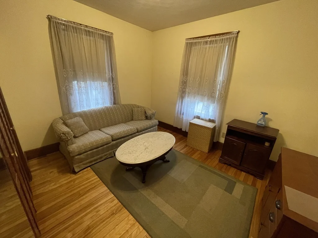 51 Richmond Ave, West Side