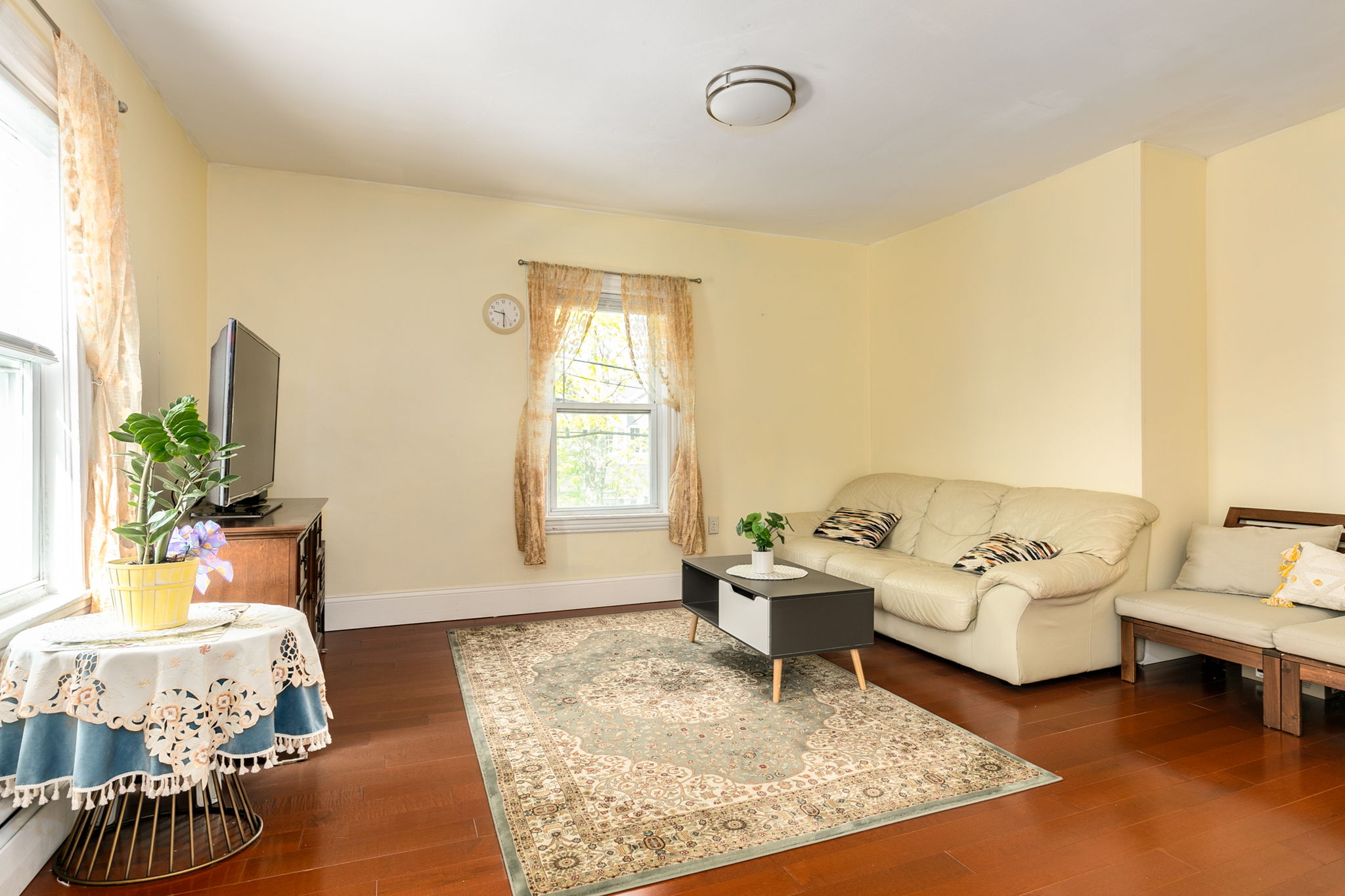 2 bed, 1 bath apartment for rent at 28 Faxon St Unit 28, Nonantum — photo 3 of 20