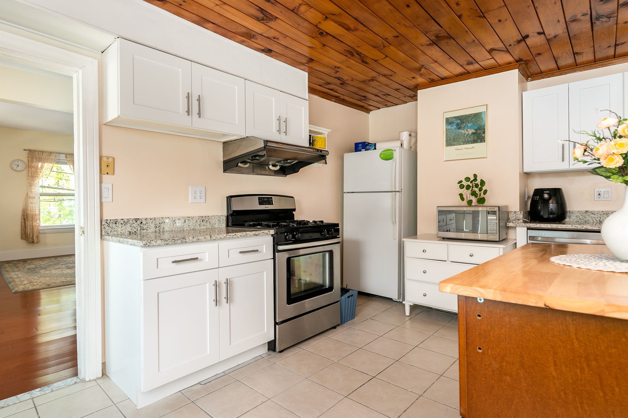 2 bed, 1 bath apartment for rent at 28 Faxon St Unit 28, Nonantum — photo 5 of 20