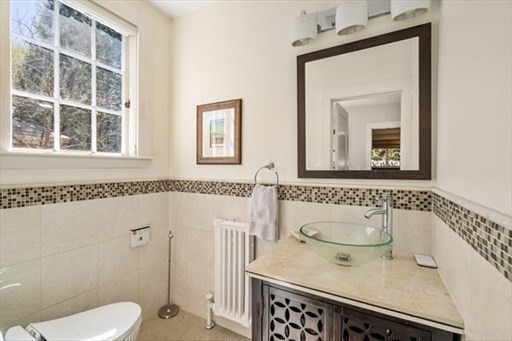 5 Hammond St, Chestnut Hill