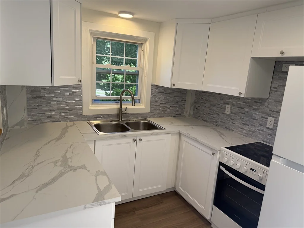 28 Crestview Dr, Westborough