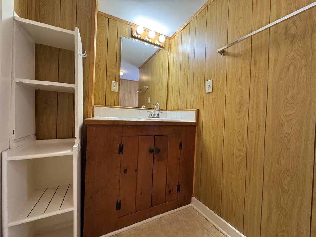 1 Cammetts Ct, Amesbury