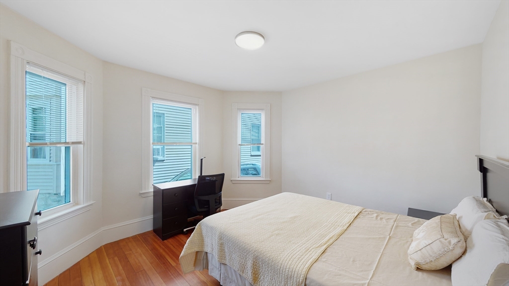 5 Chester Ave, Waltham