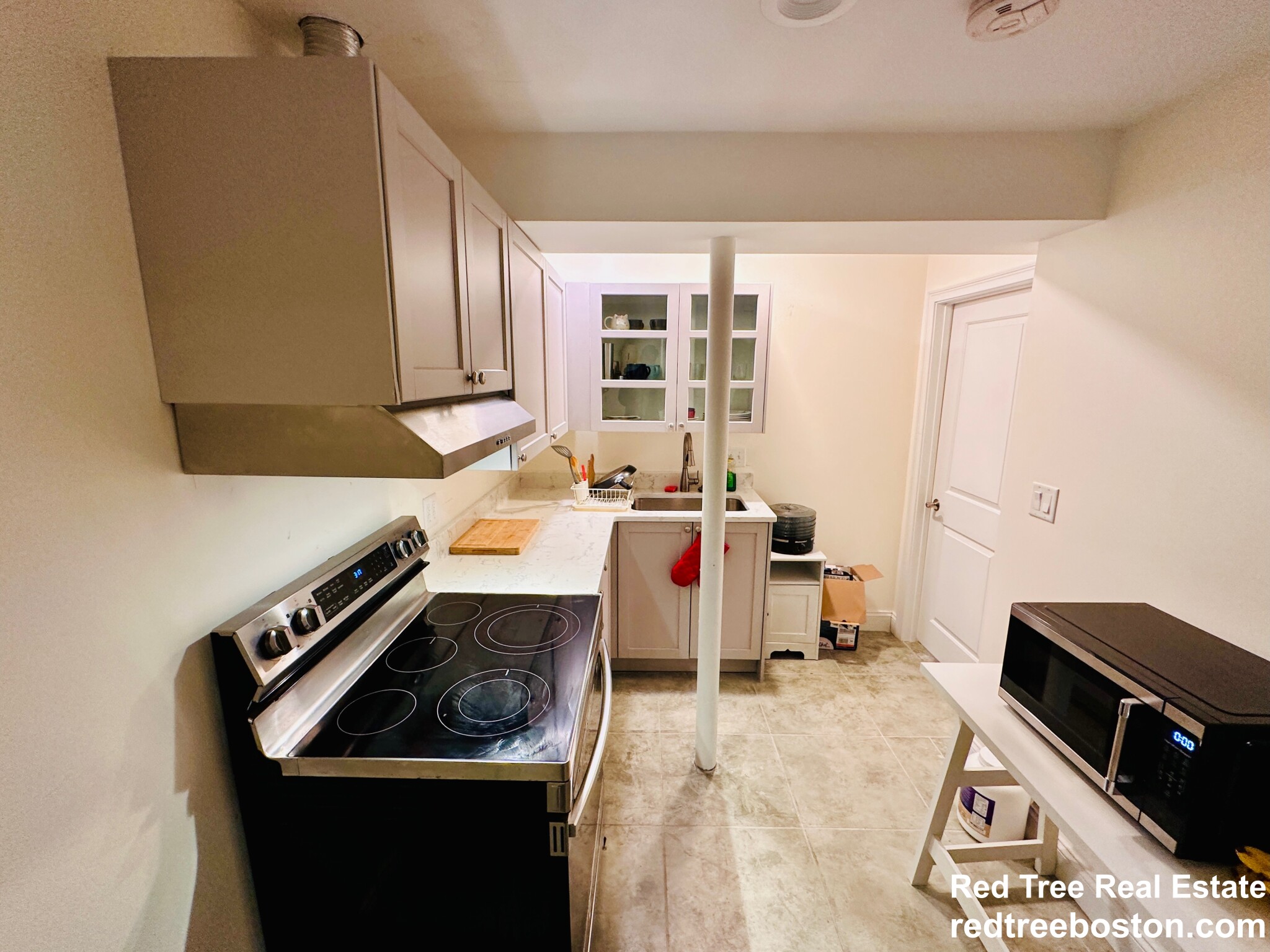 18 Senator Bolling Cir, Dorchester