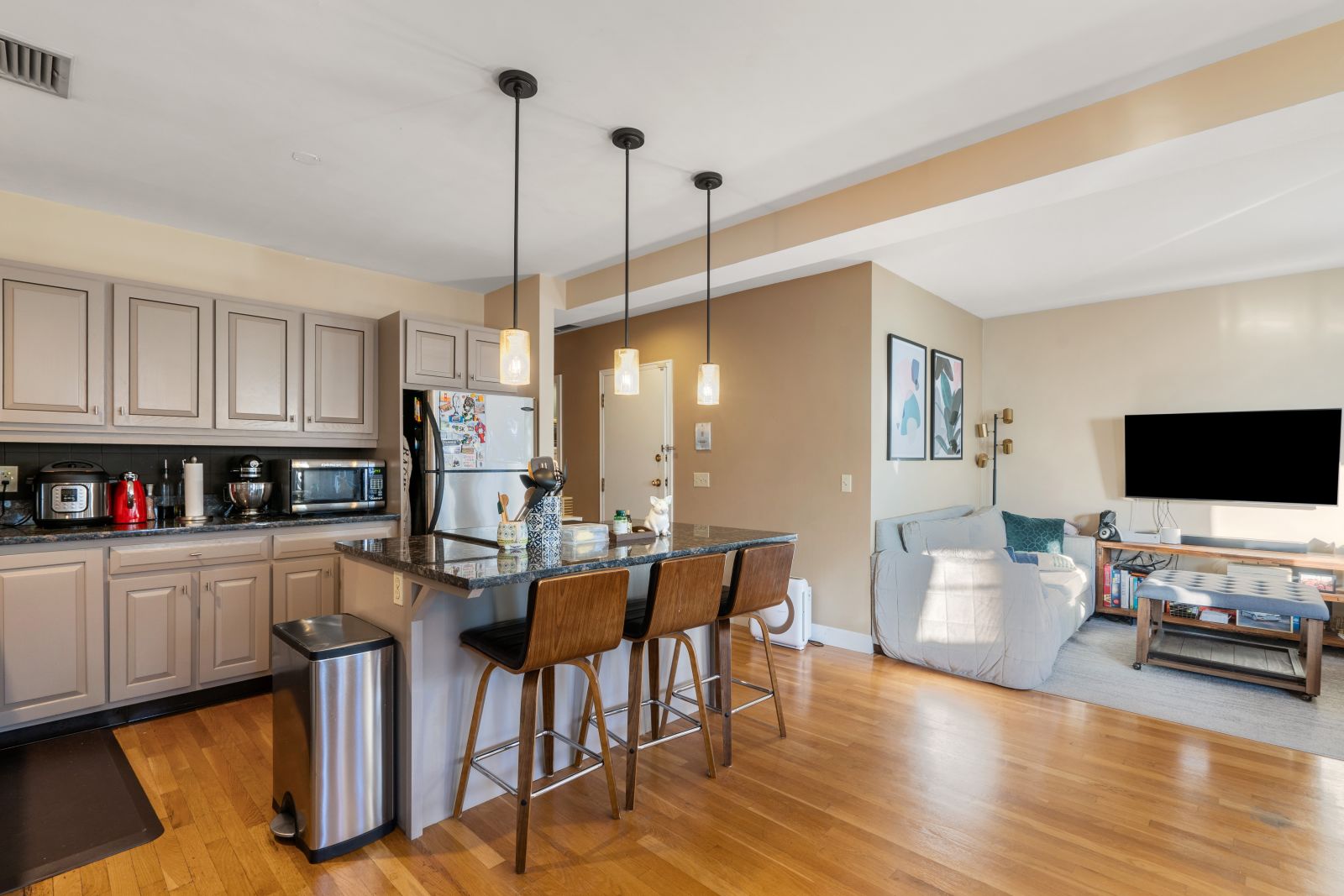 2 bed, 2 bath apartment for rent at 912 E 4th St Unit 2, South Boston — photo 5 of 28