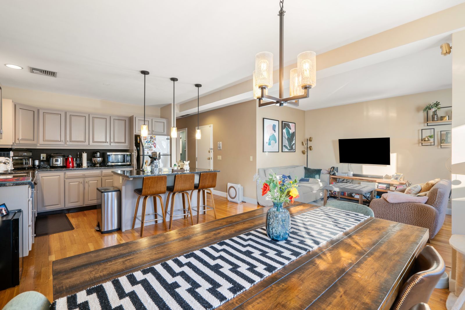 2 bed, 2 bath apartment for rent at 912 E 4th St Unit 2, South Boston — photo 6 of 28