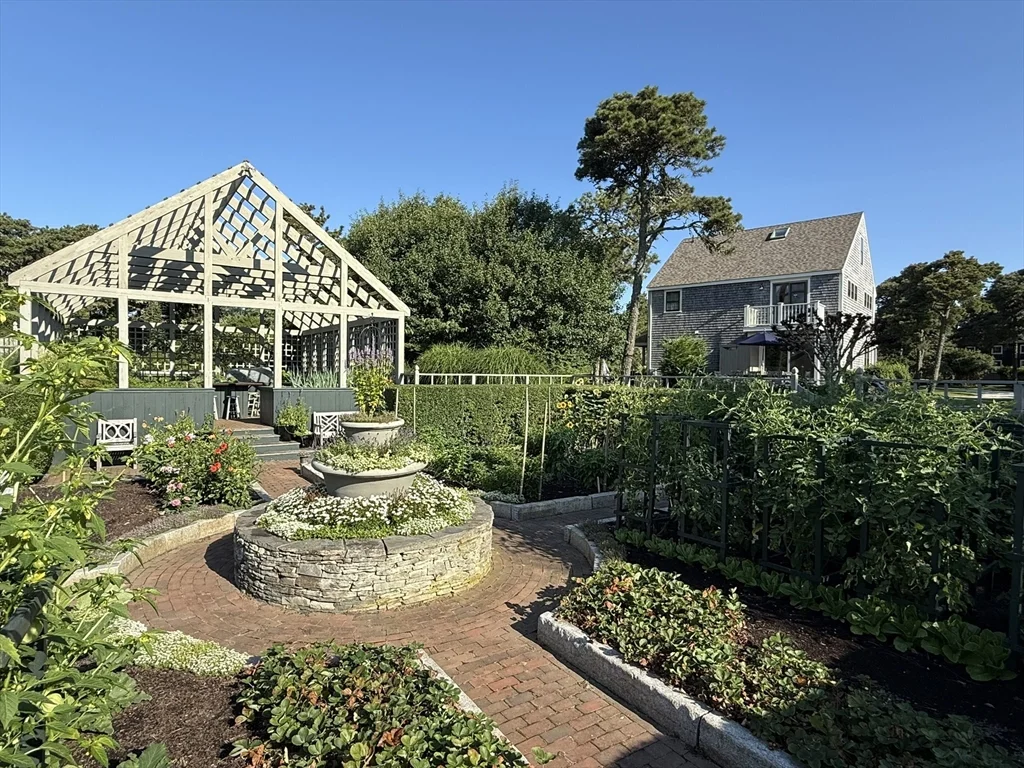 1A Pochick Ave, Nantucket