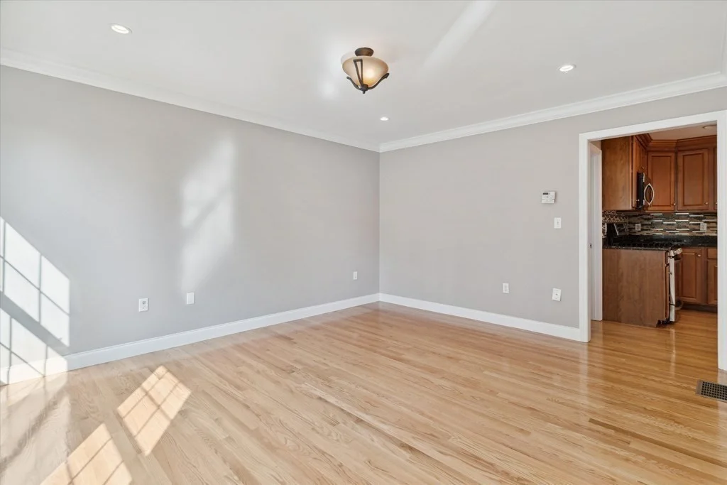 19 Benjamin Ln, Reading