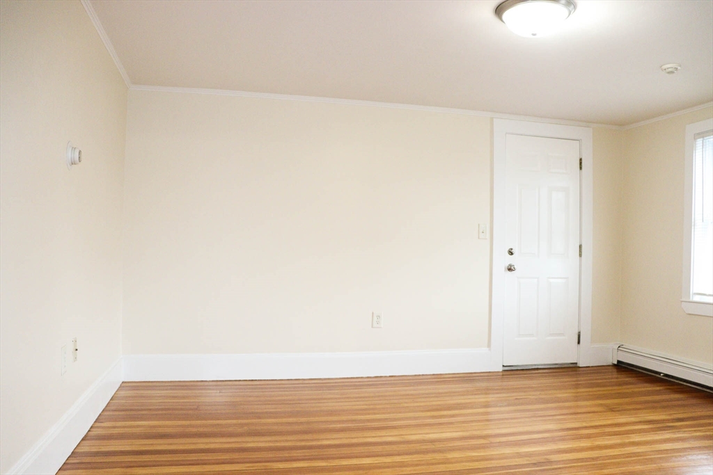 9 Forest Ave Ct, Plymouth