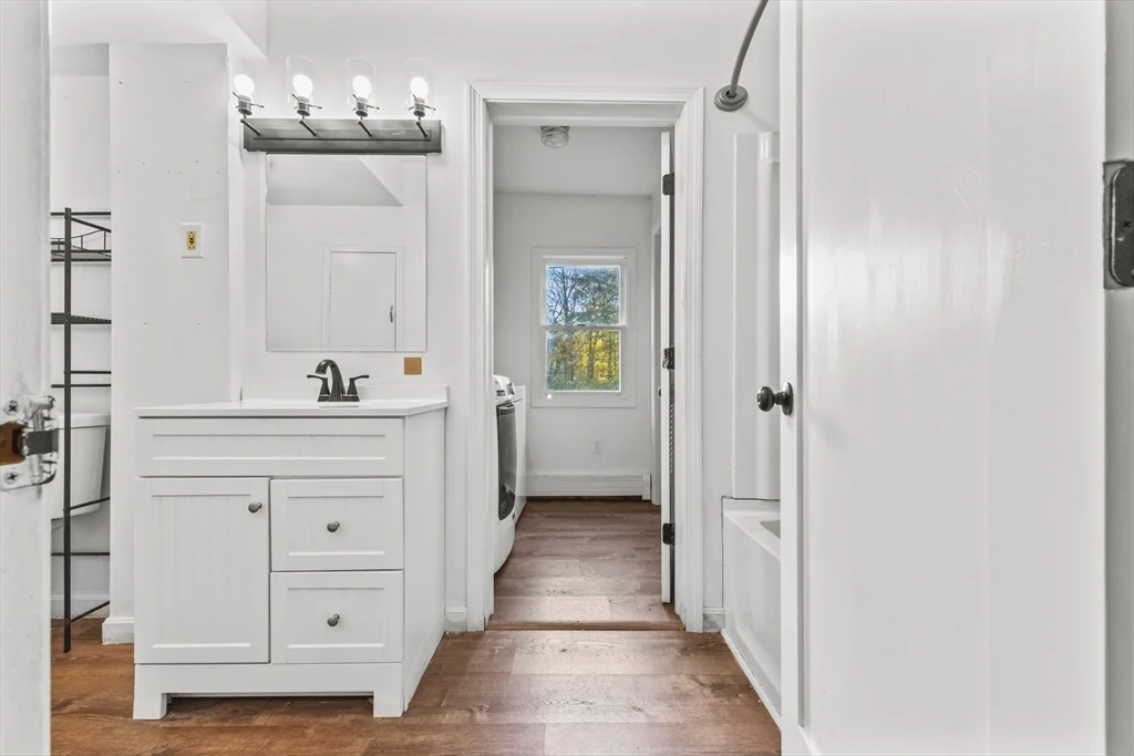 1142 Washington St, Whitman