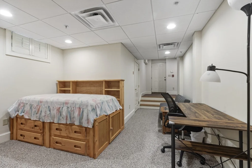 50 Clemence St, Cranston