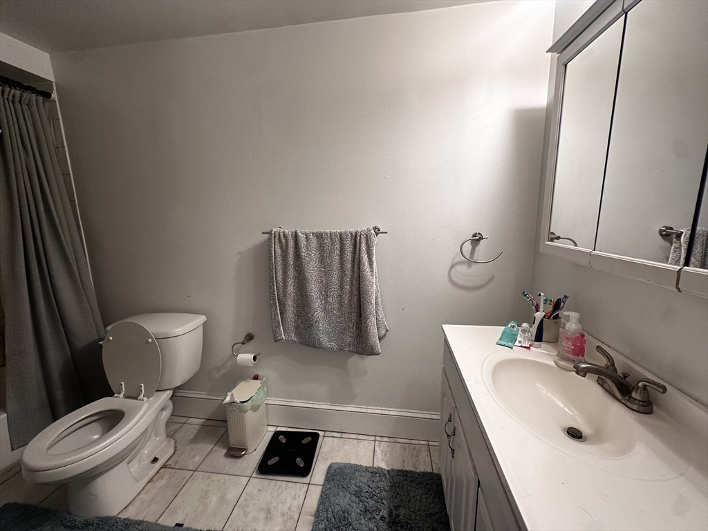 231 Charles St, East Cambridge