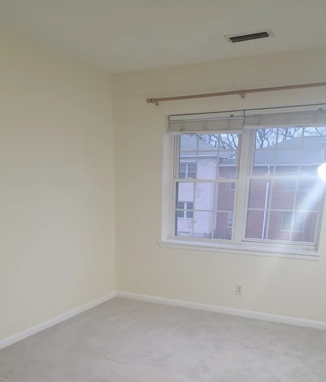 11 Lakeshore, Oak Square