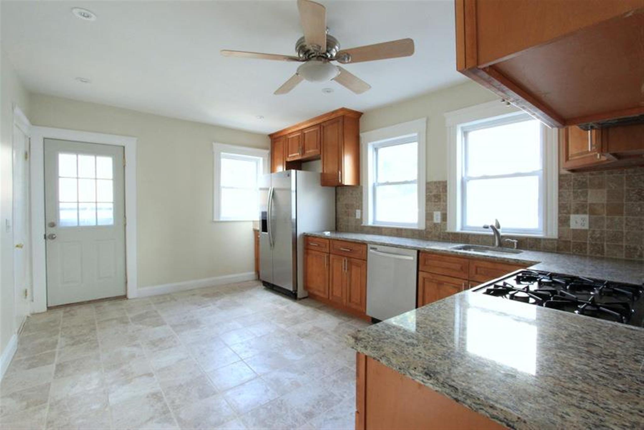 3 bed, 1 bath apartment for rent at 121 Yale St Unit 1, Medford — photo 3 of 17