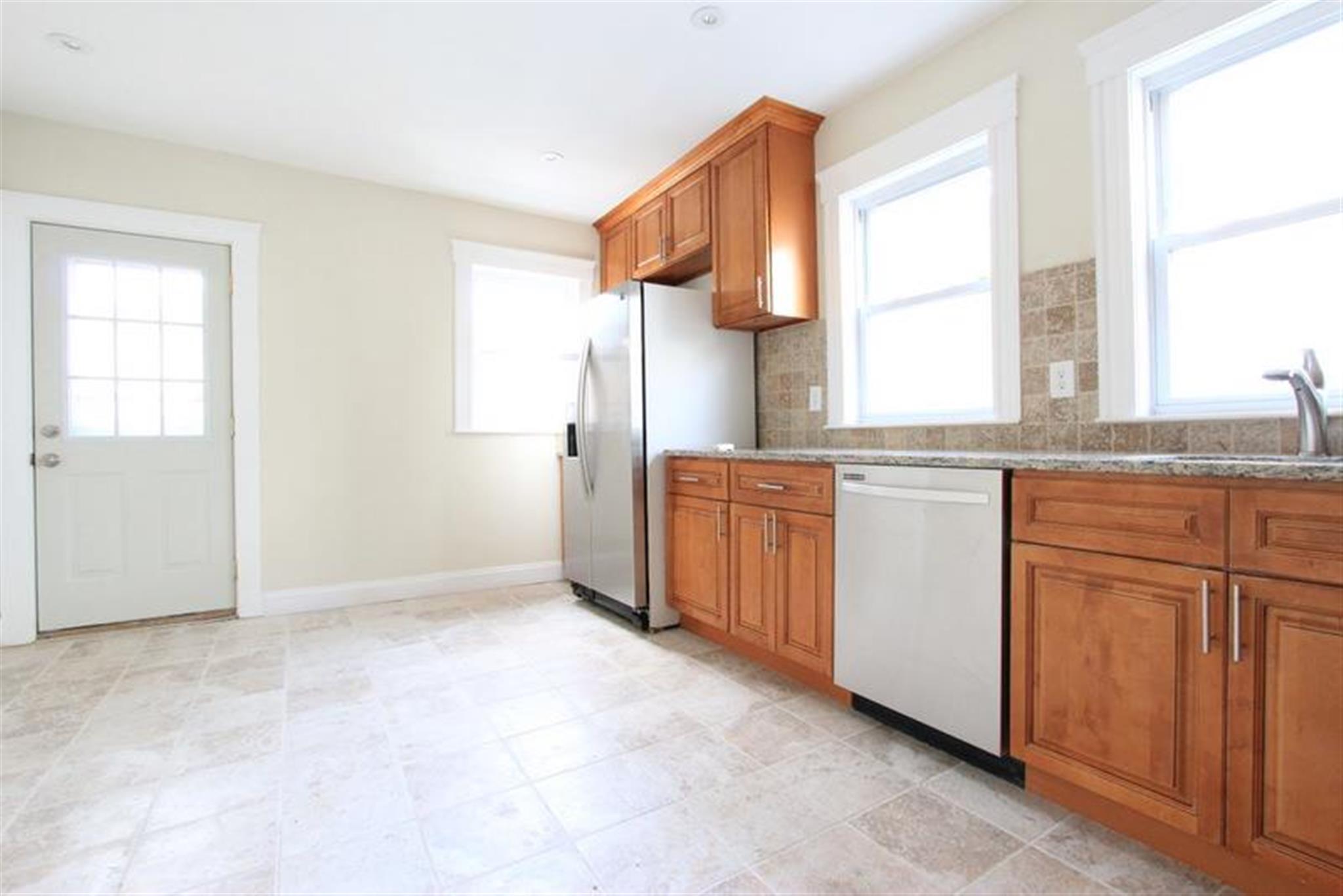 3 bed, 1 bath apartment for rent at 121 Yale St Unit 1, Medford — photo 2 of 17