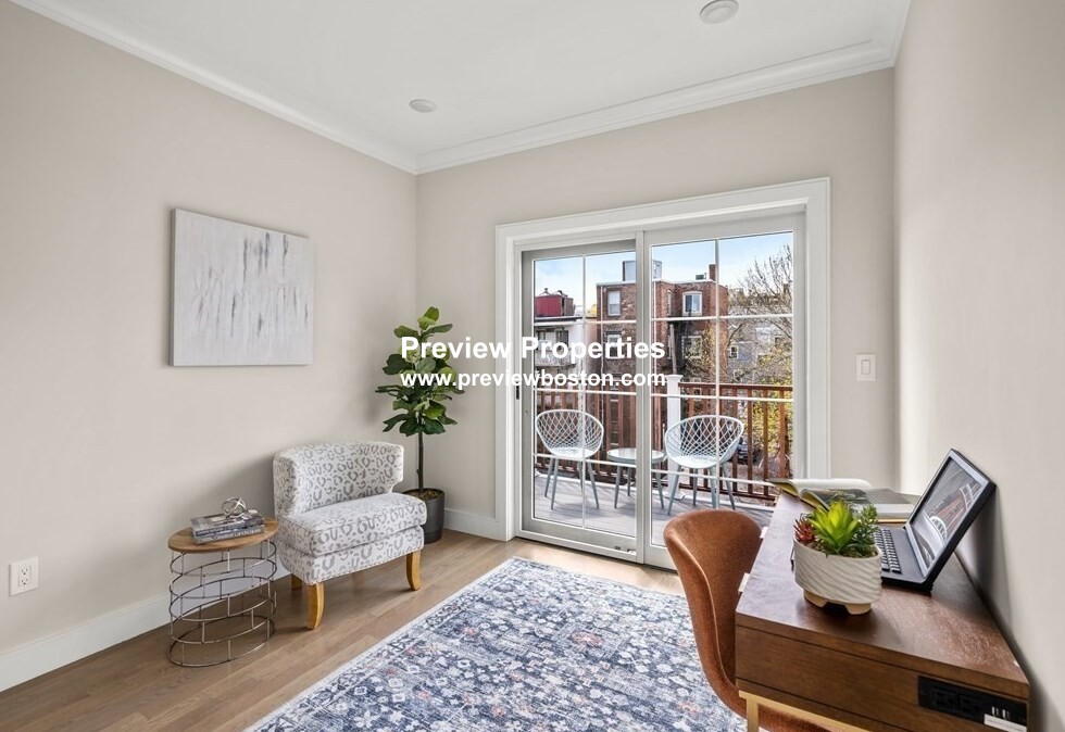 303 Maverick St, East Boston