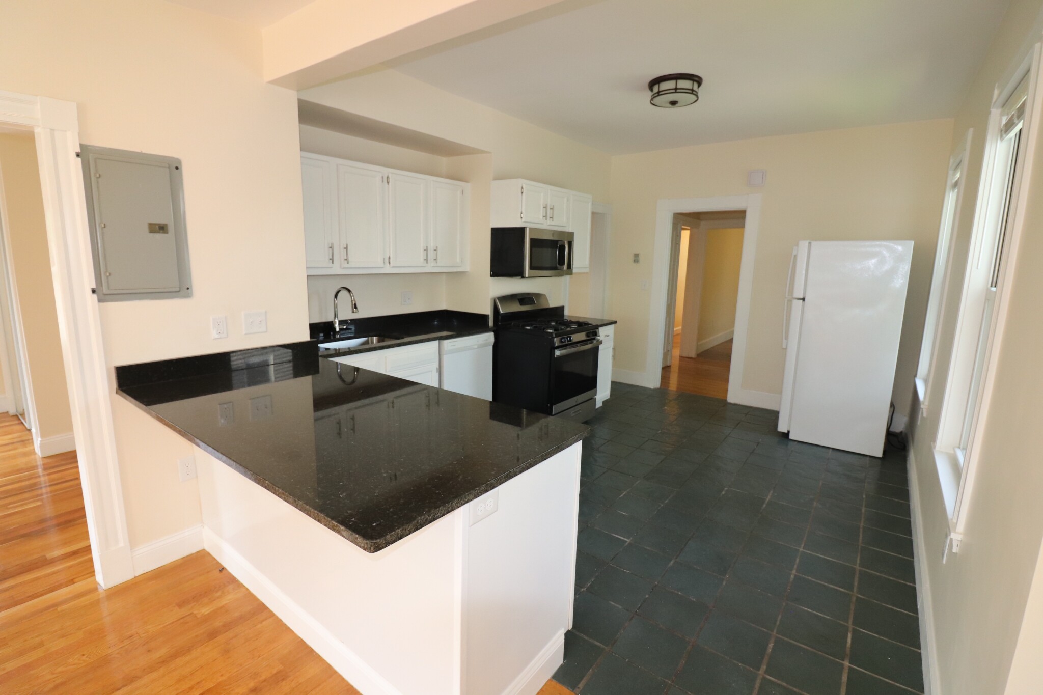 2572 Massachusetts Ave, North Cambridge