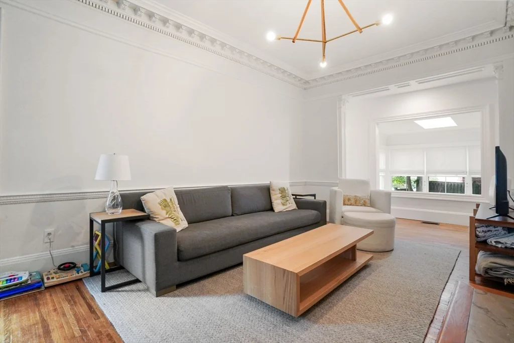 8 Florence St, Cambridgeport