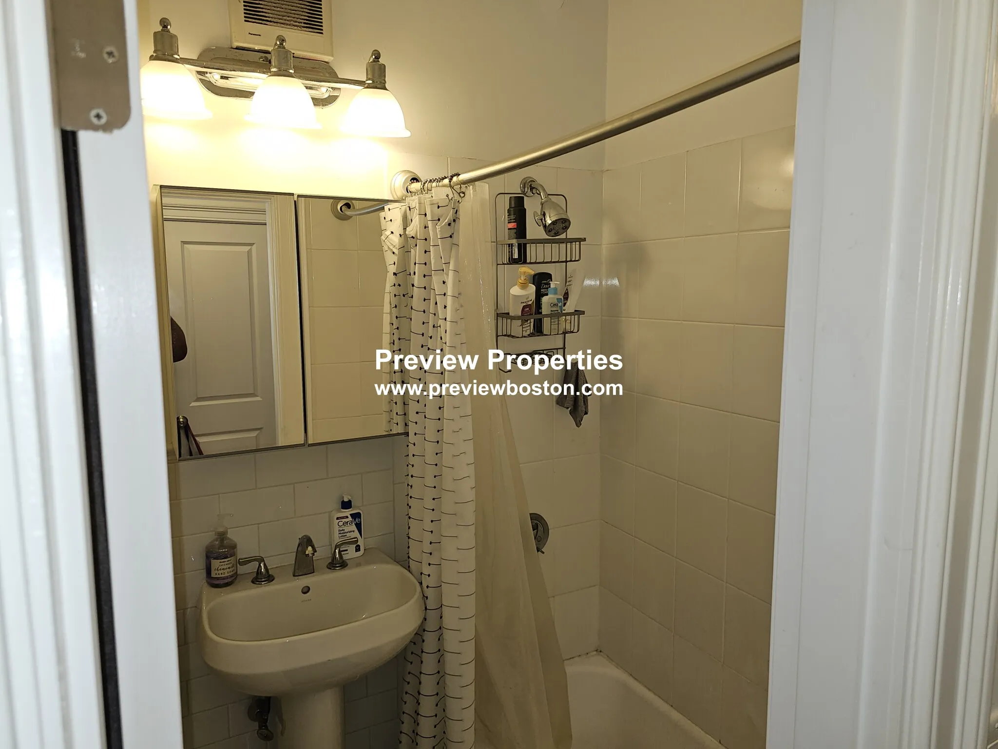 922 Beacon St, Fenway