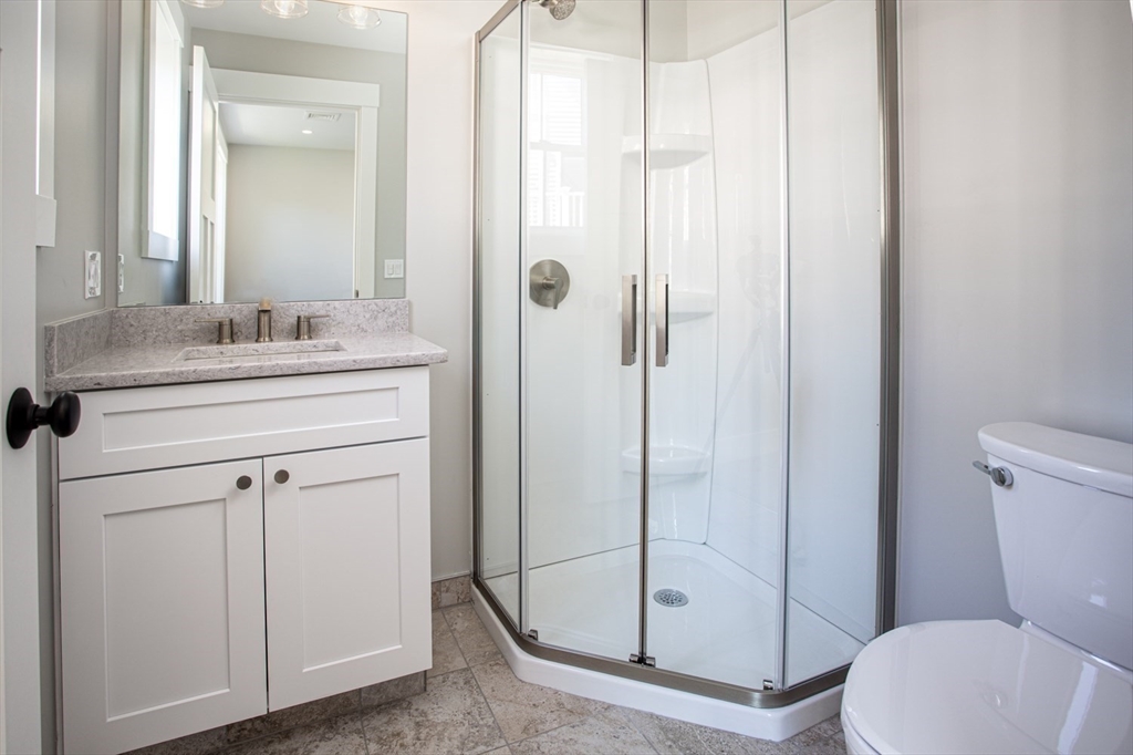 351 Danforth St, Fall River