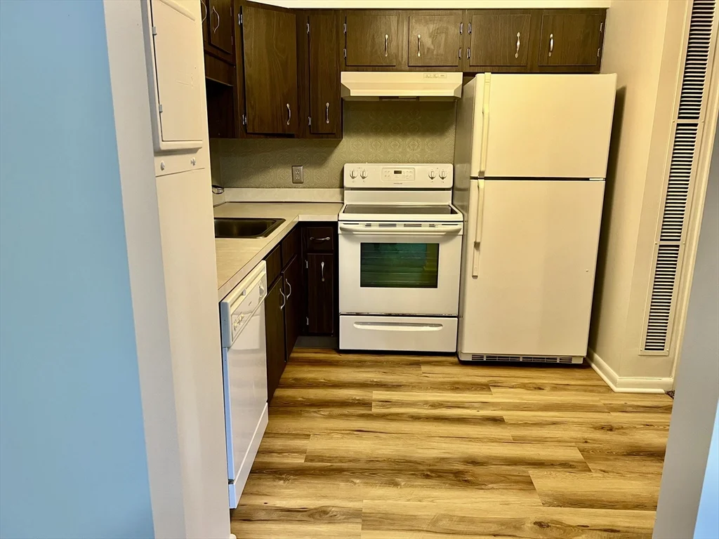 1004 Paradise Rd, Swampscott