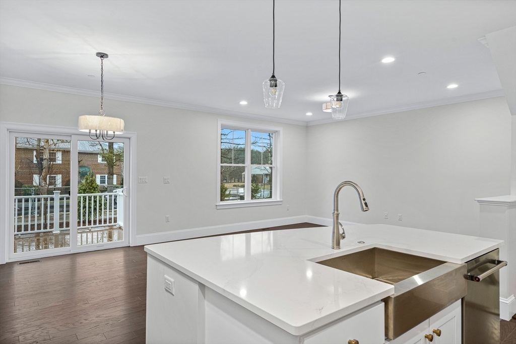 15 Lily Pond Ln, Lexington