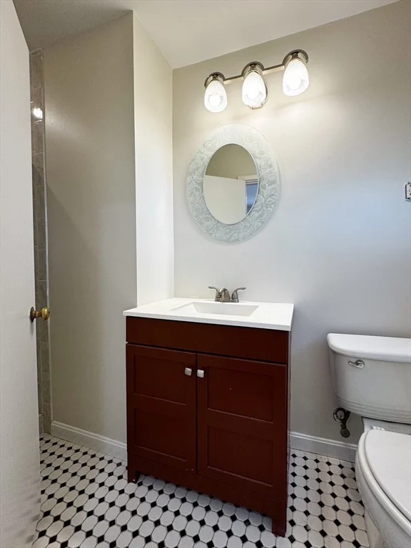 92 Woodcliff Rd, Chestnut Hill