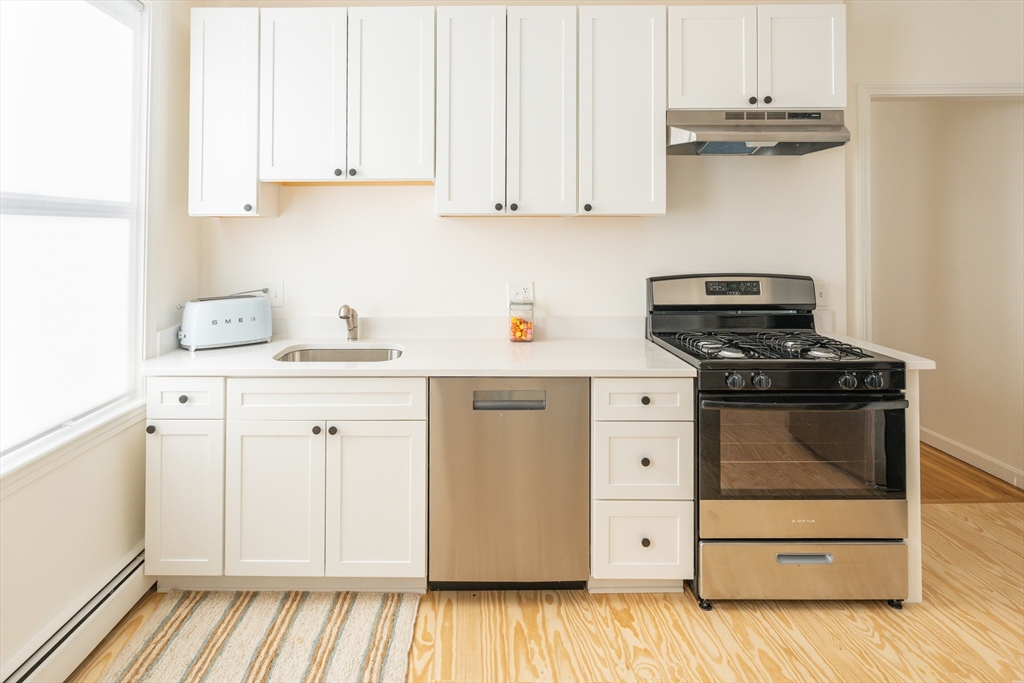 34 White Pl, White Place