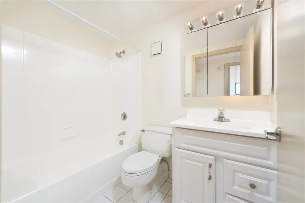 108 Peterborough St, Fenway